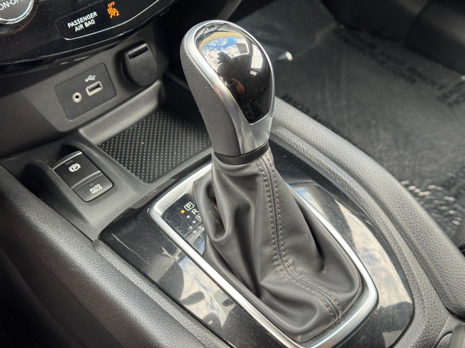 Used 2019 Nissan Rogue SV w/ Premium Package FWD image 29