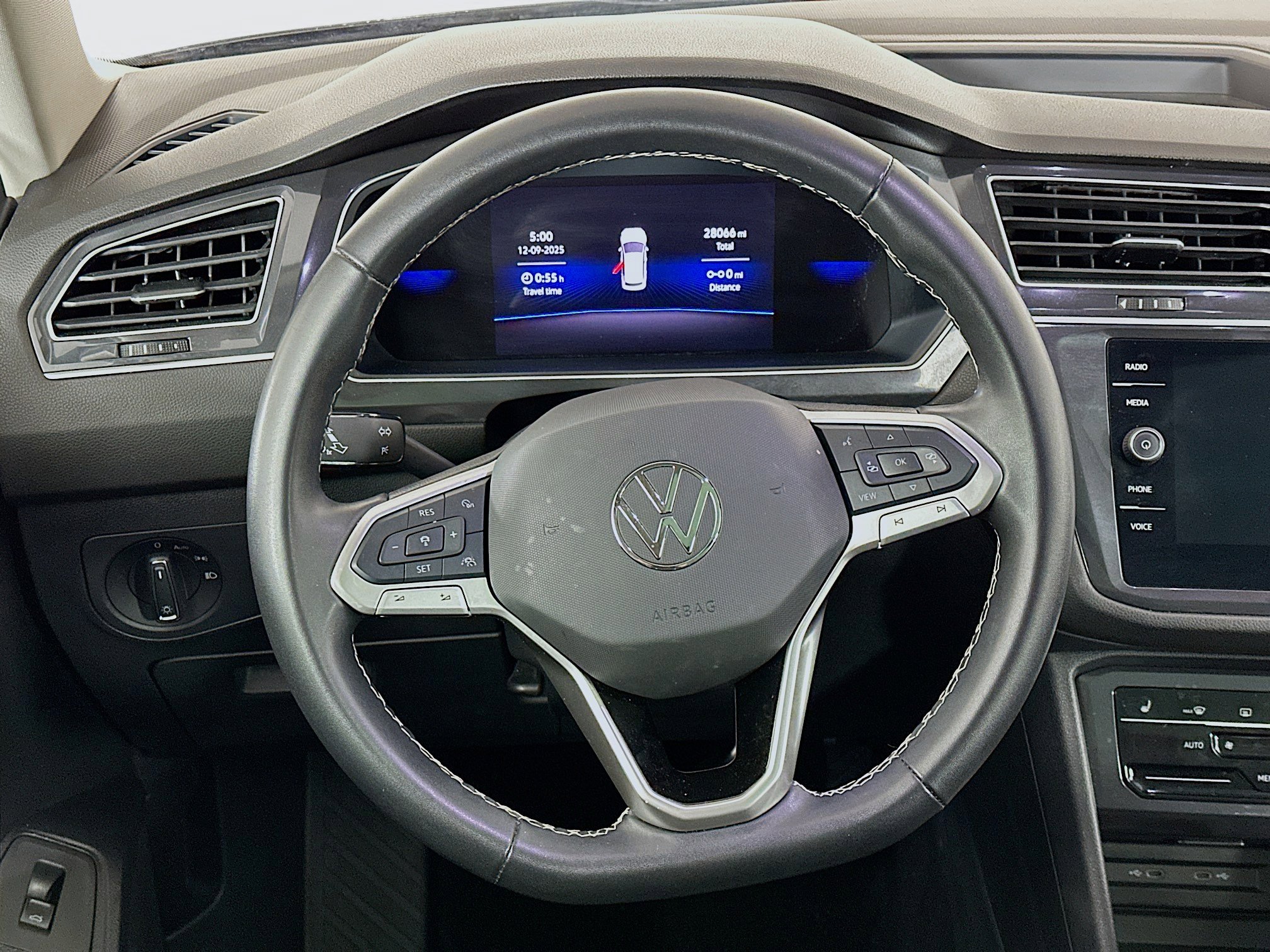 Used 2024 Volkswagen Tiguan SE image 18
