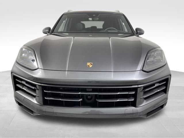 Used 2025 Porsche Cayenne image 12