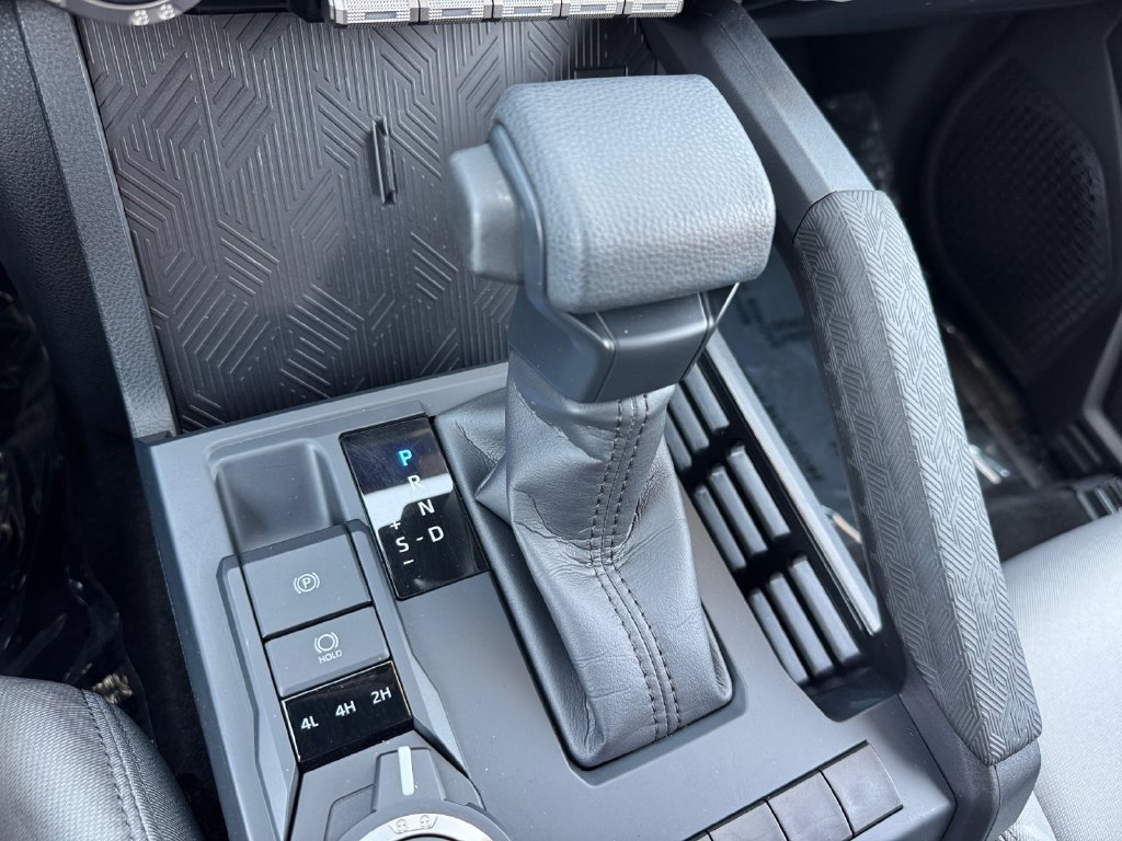 Certified 2025 Toyota Tacoma SR5 AWD/4WD image 25