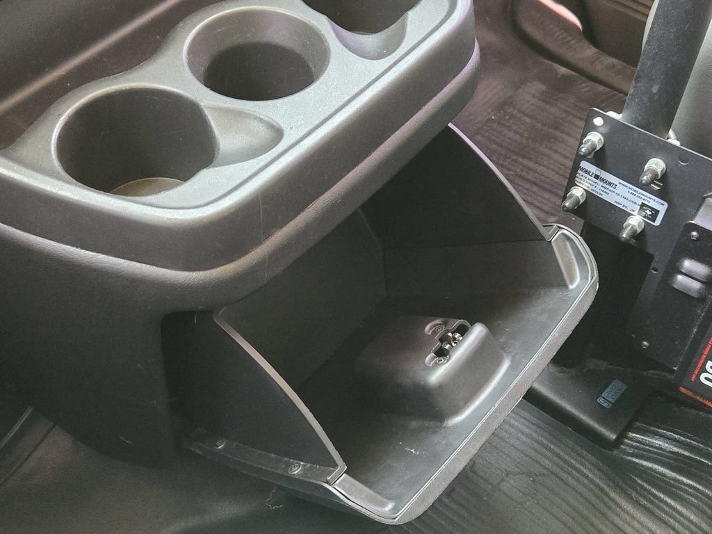 Used 2020 Chevrolet Express 2500 RWD image 21