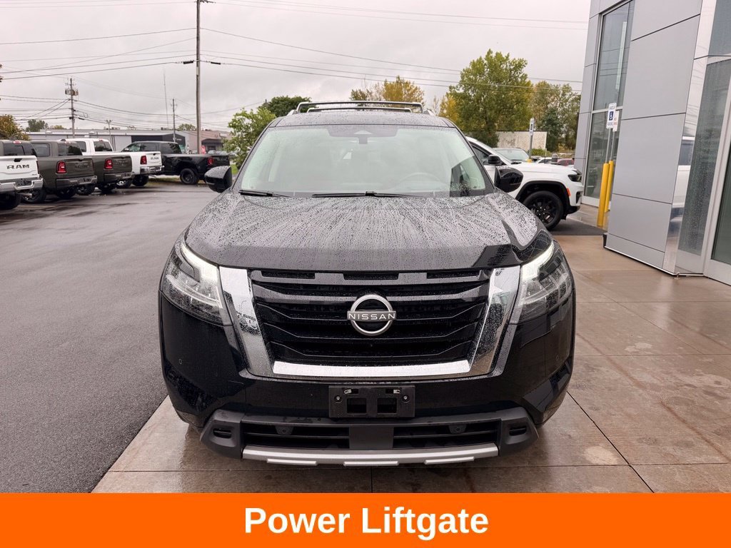 Used 2024 Nissan Pathfinder Platinum AWD/4WD image 9