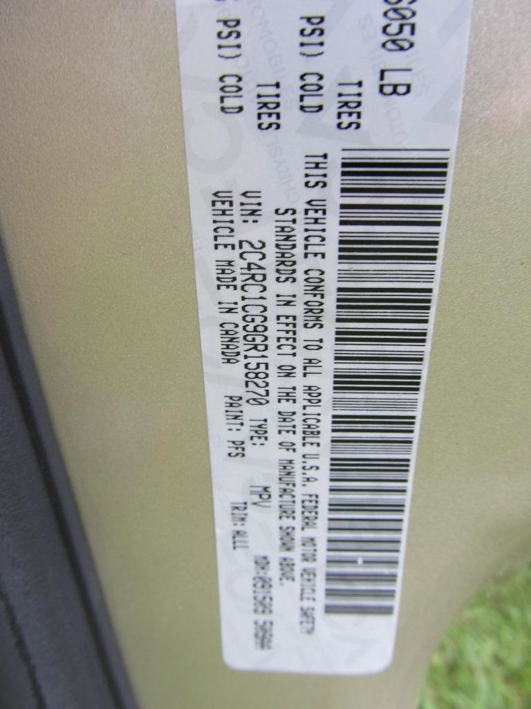 Used 2016 Chrysler Town & Country Touring-L image 21