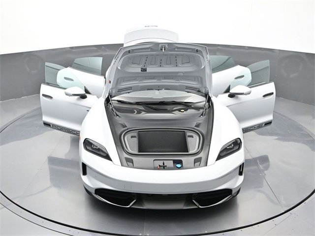 Used 2025 Porsche Taycan GTS image 38