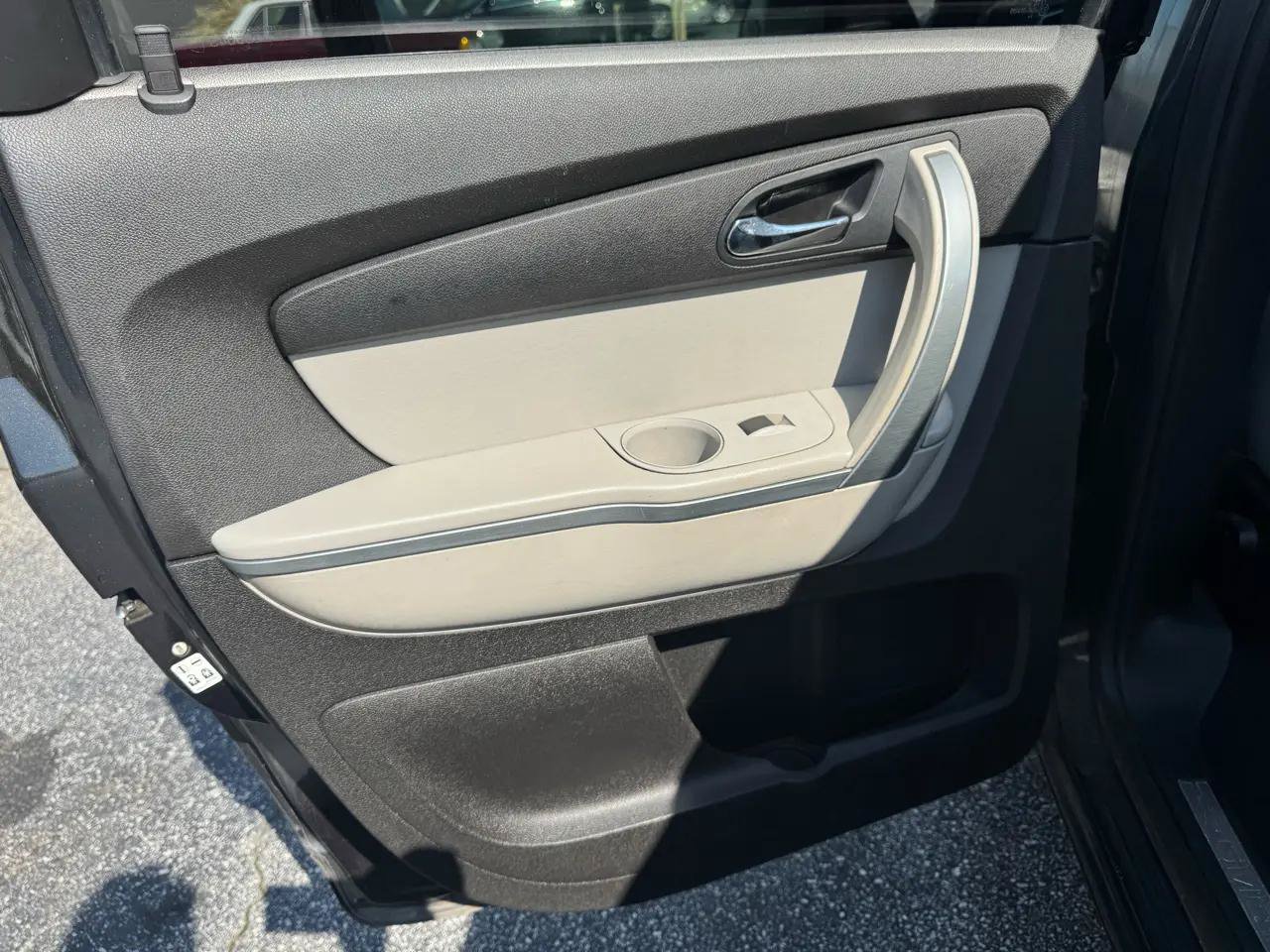 Used 2007 GMC Acadia SLE w/ Preferred Package FWD image 12