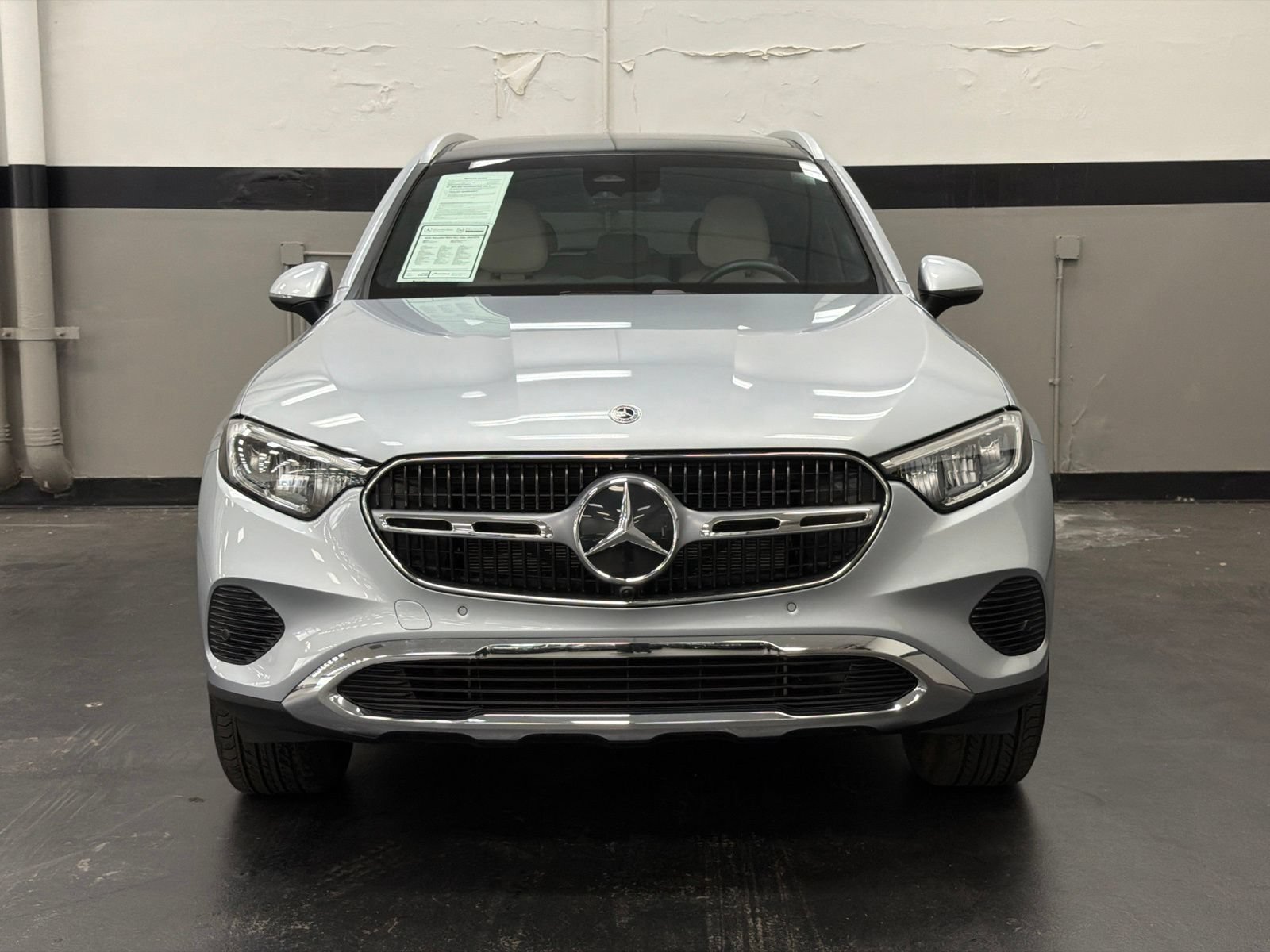 Used 2025 Mercedes-Benz GLC 350e 4MATIC image 4