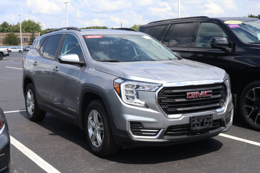 Used 2023 GMC Terrain SLE w/ Driver Convenience Package AWD/4WD image 3