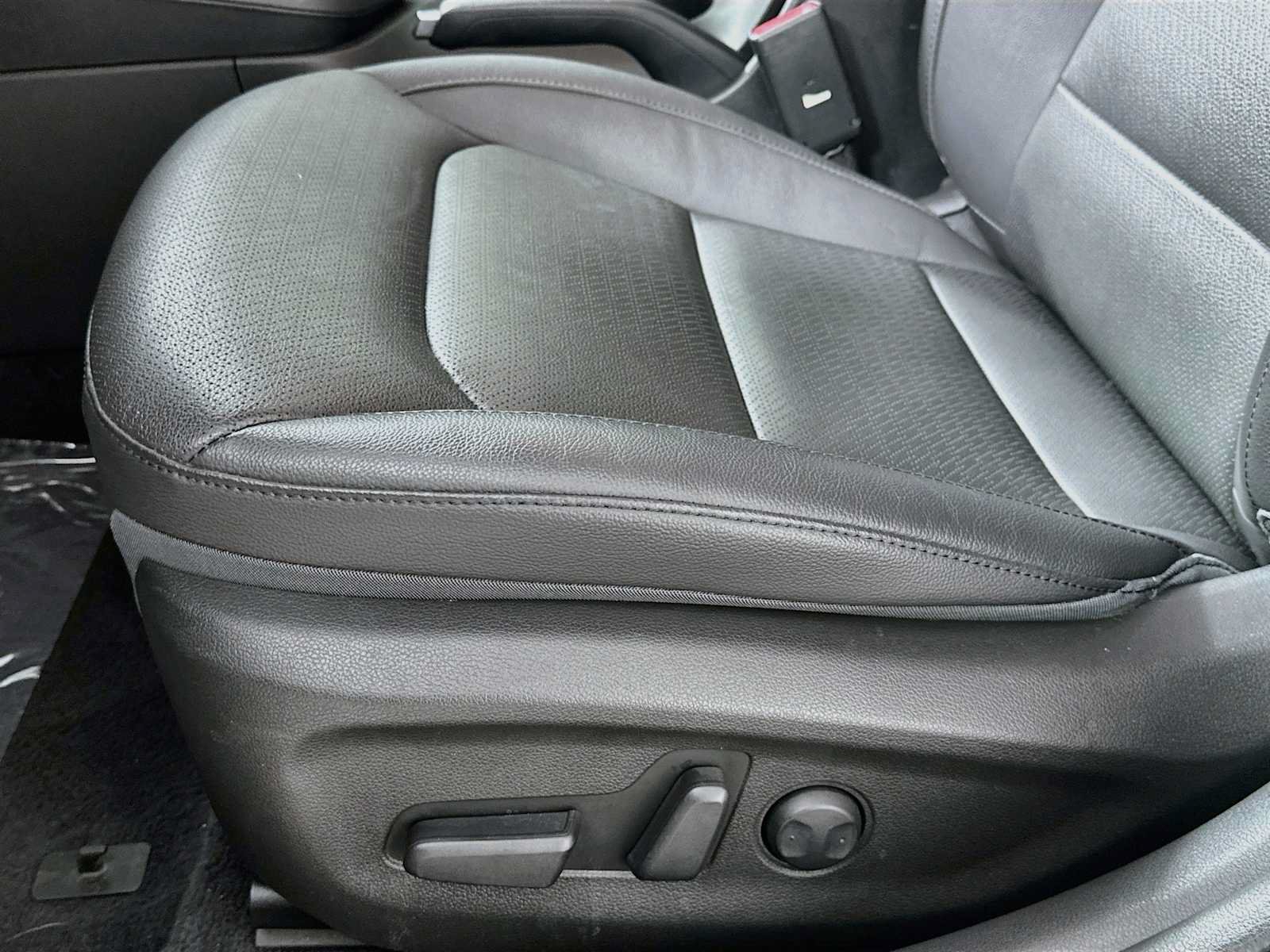 Used 2020 Hyundai Elantra Limited w/ Ultimate Package 03 FWD image 18