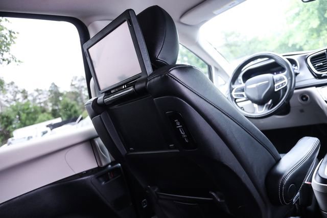 Used 2022 Chrysler Pacifica Touring-L w/ Uconnect Theater Family Group FWD image 61