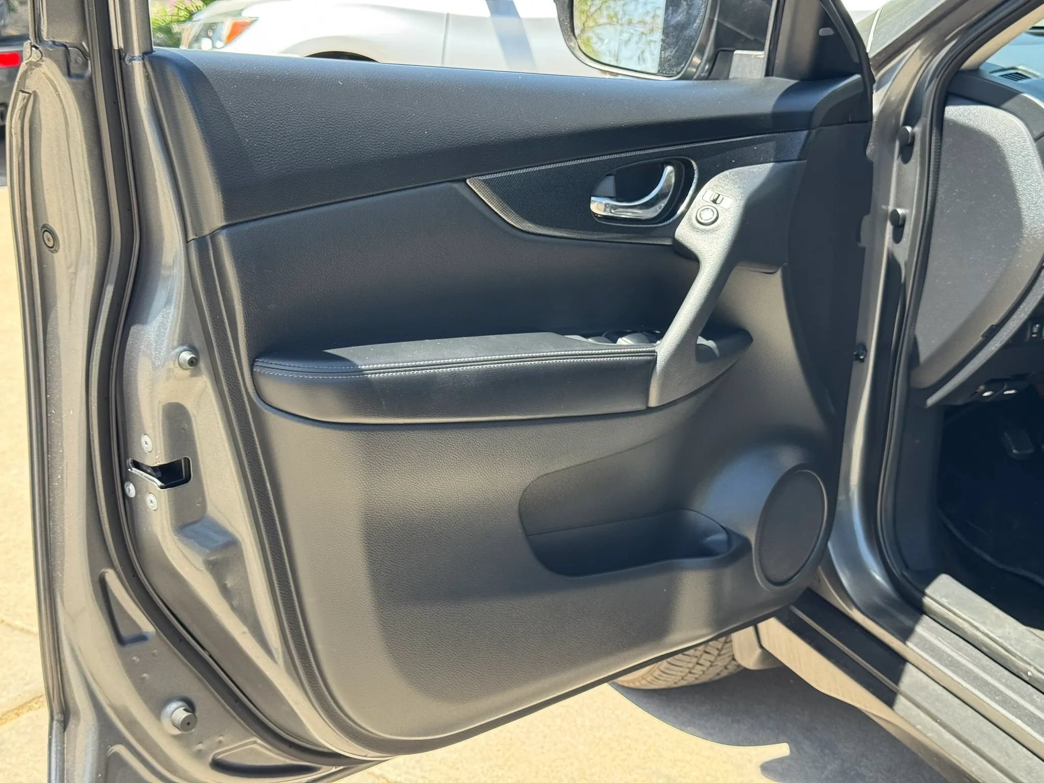 Used 2014 Nissan Rogue SL w/ SL Premium Package AWD/4WD image 10