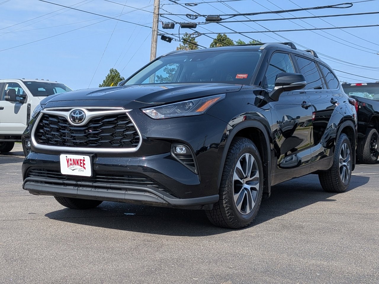 Used 2024 Toyota Highlander XLE AWD/4WD image 5
