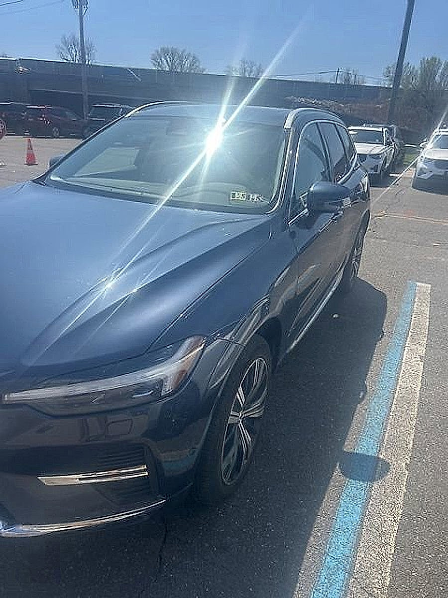 Certified 2023 Volvo XC60 B5 Plus w/ Climate Package image 11