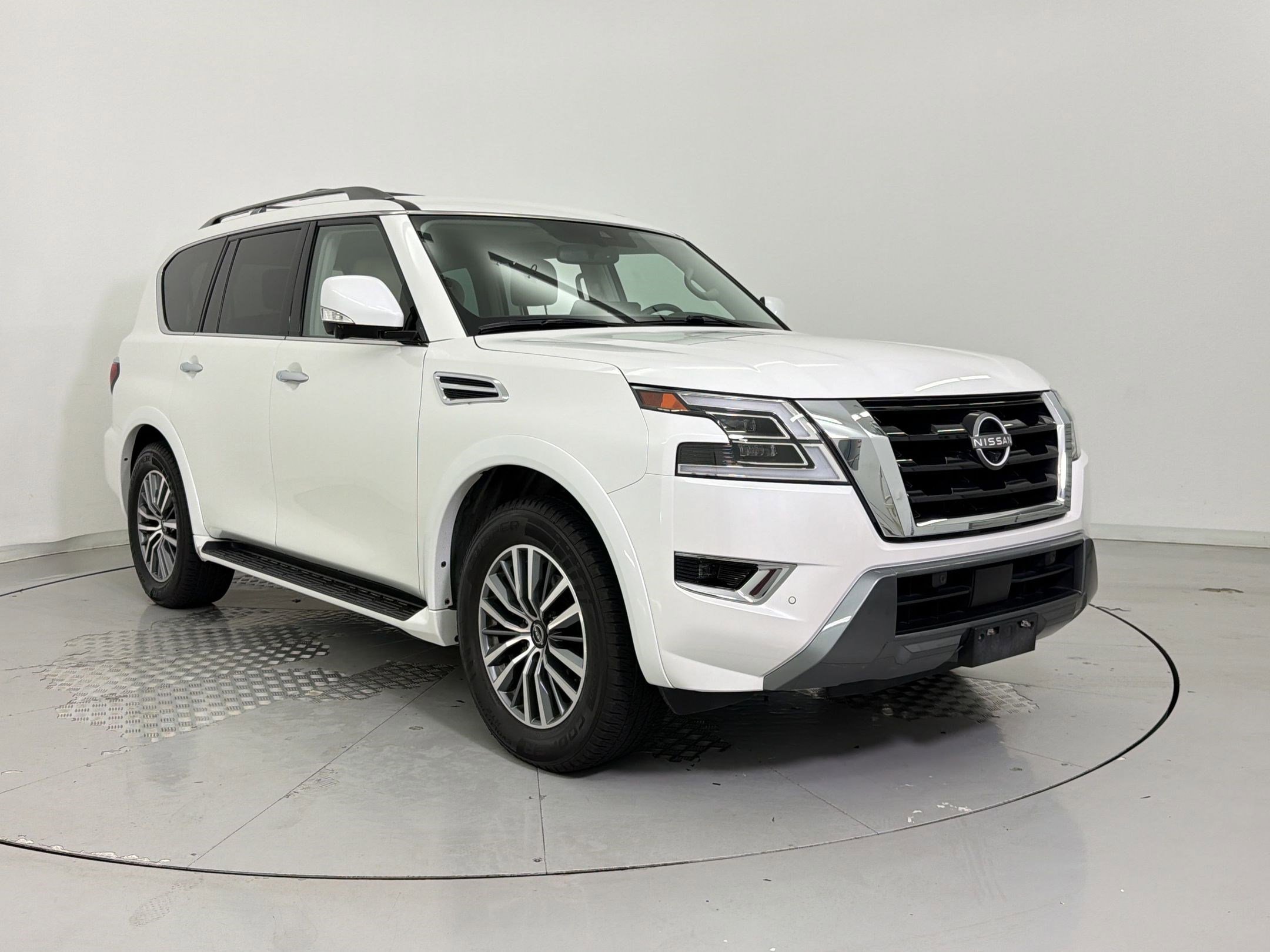 Used 2023 Nissan Armada SL w/ Captain's Chairs Package RWD image 7