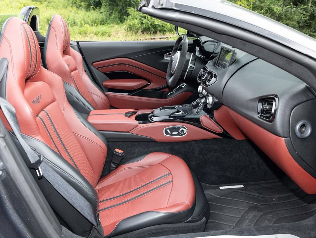 Used 2021 Aston Martin V8 Vantage Roadster RWD image 51