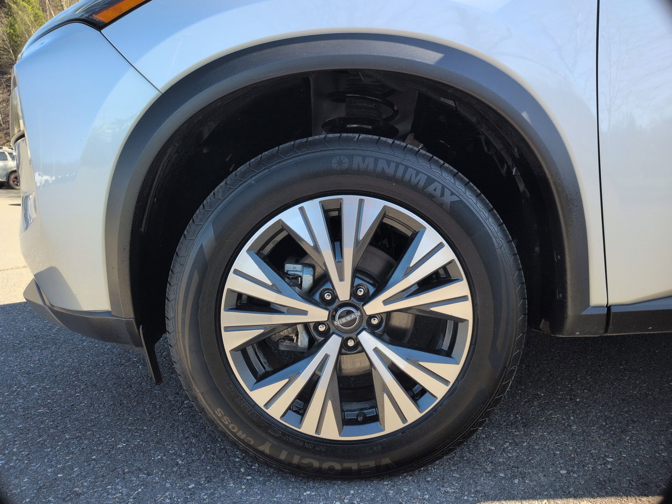 Used 2023 Nissan Rogue SV image 16