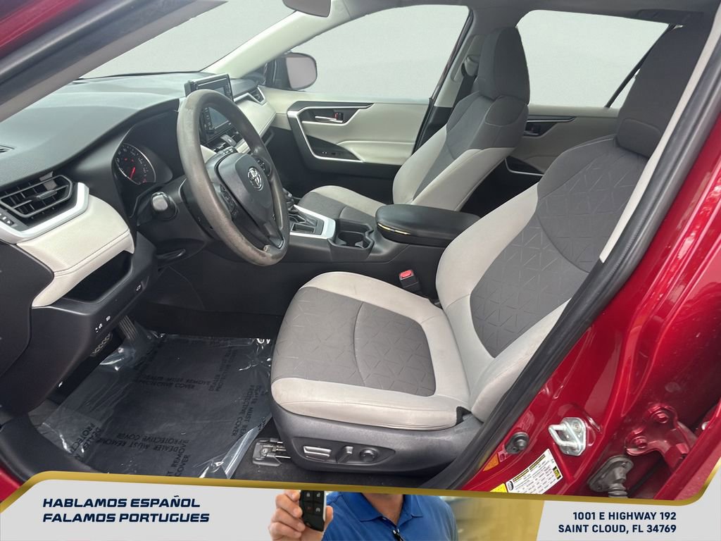 Used 2021 Toyota RAV4 XLE w/ Convenience Package image 12