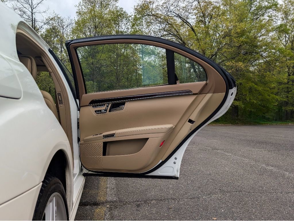 Used 2010 Mercedes-Benz S 550 4MATIC image 13