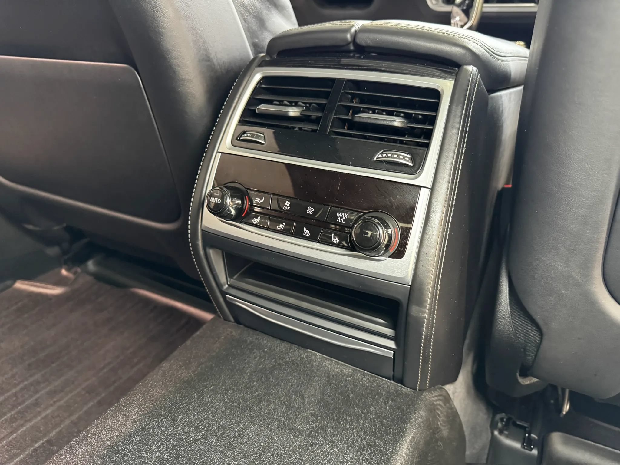 Used 2018 BMW 750i xDrive AWD/4WD image 27