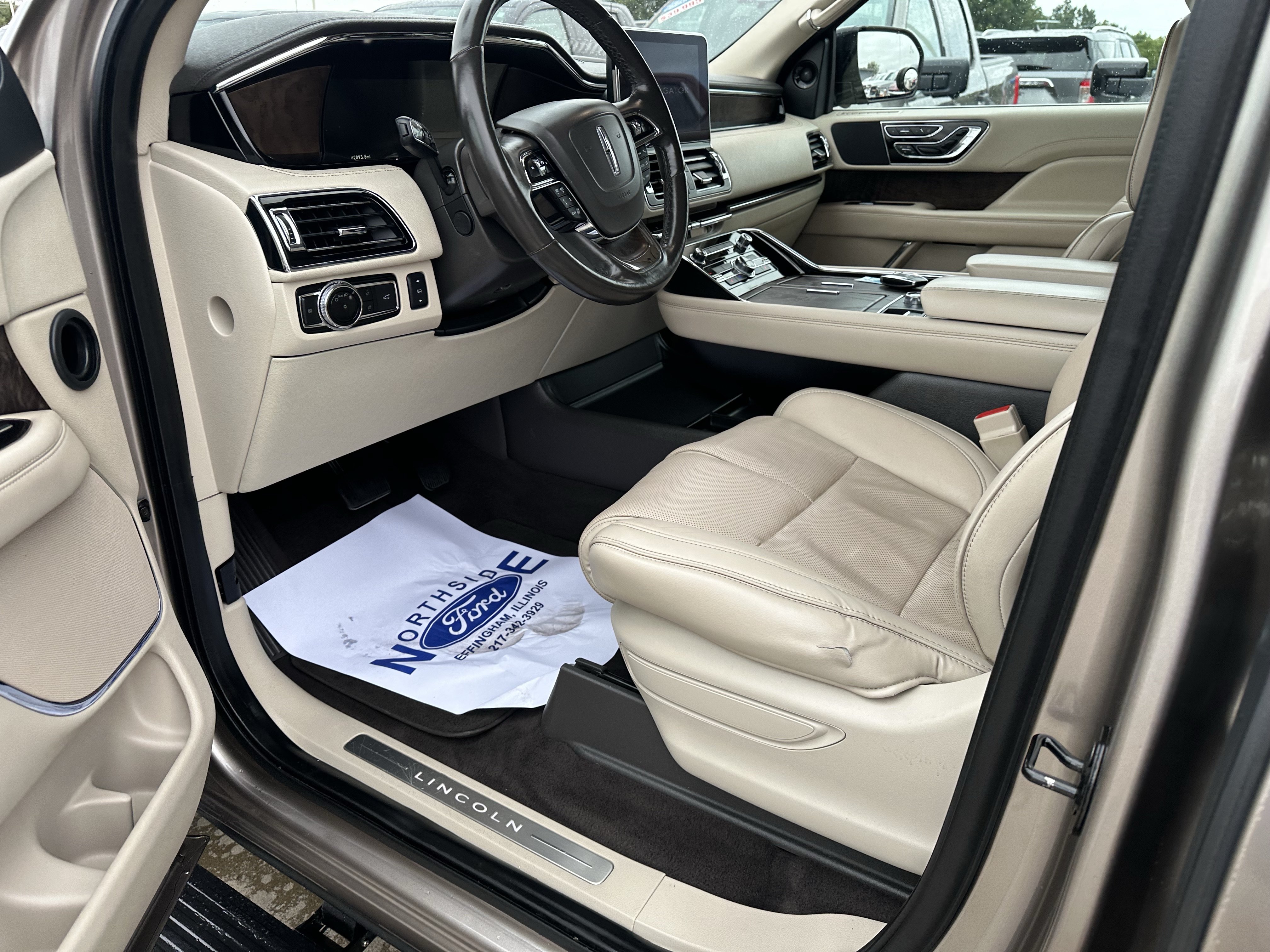 Used 2019 Lincoln Navigator Reserve AWD/4WD image 17