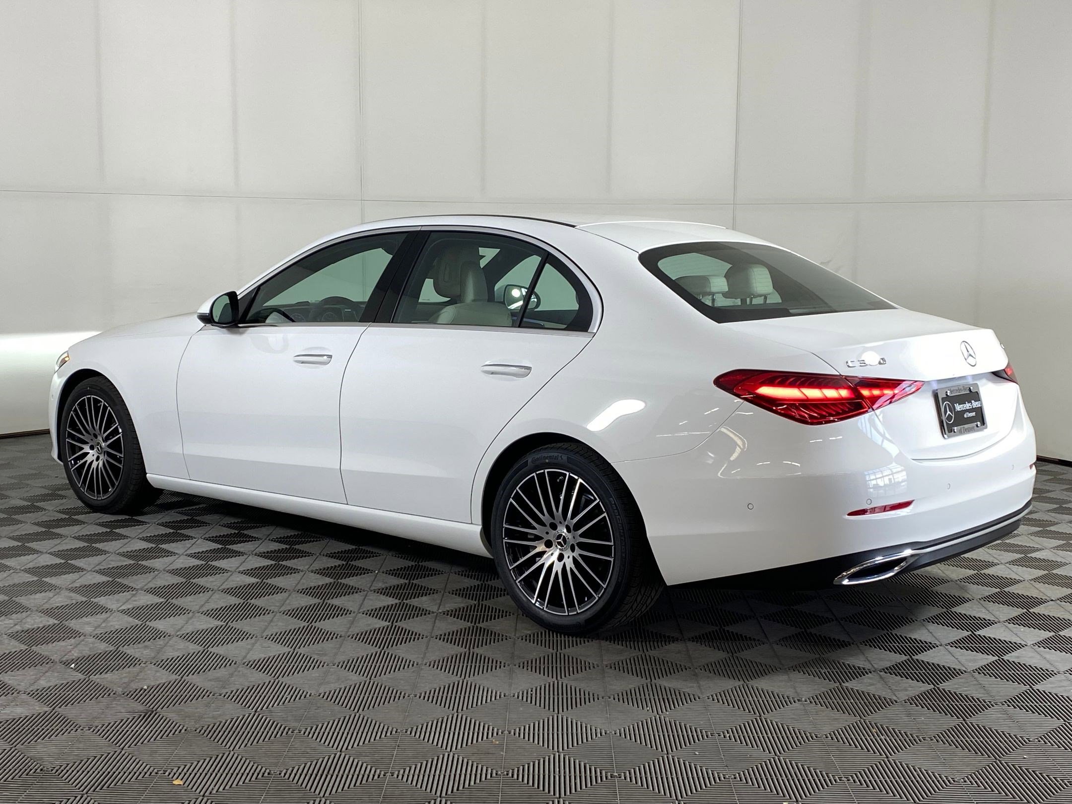 Used 2025 Mercedes-Benz C 300 4MATIC Sedan image 3