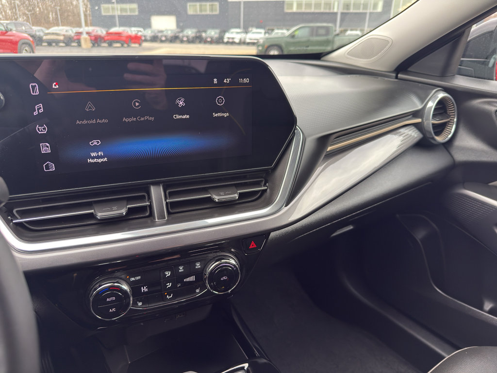 Used 2025 Chevrolet Trax ACTIV w/ Driver Confidence Package image 21