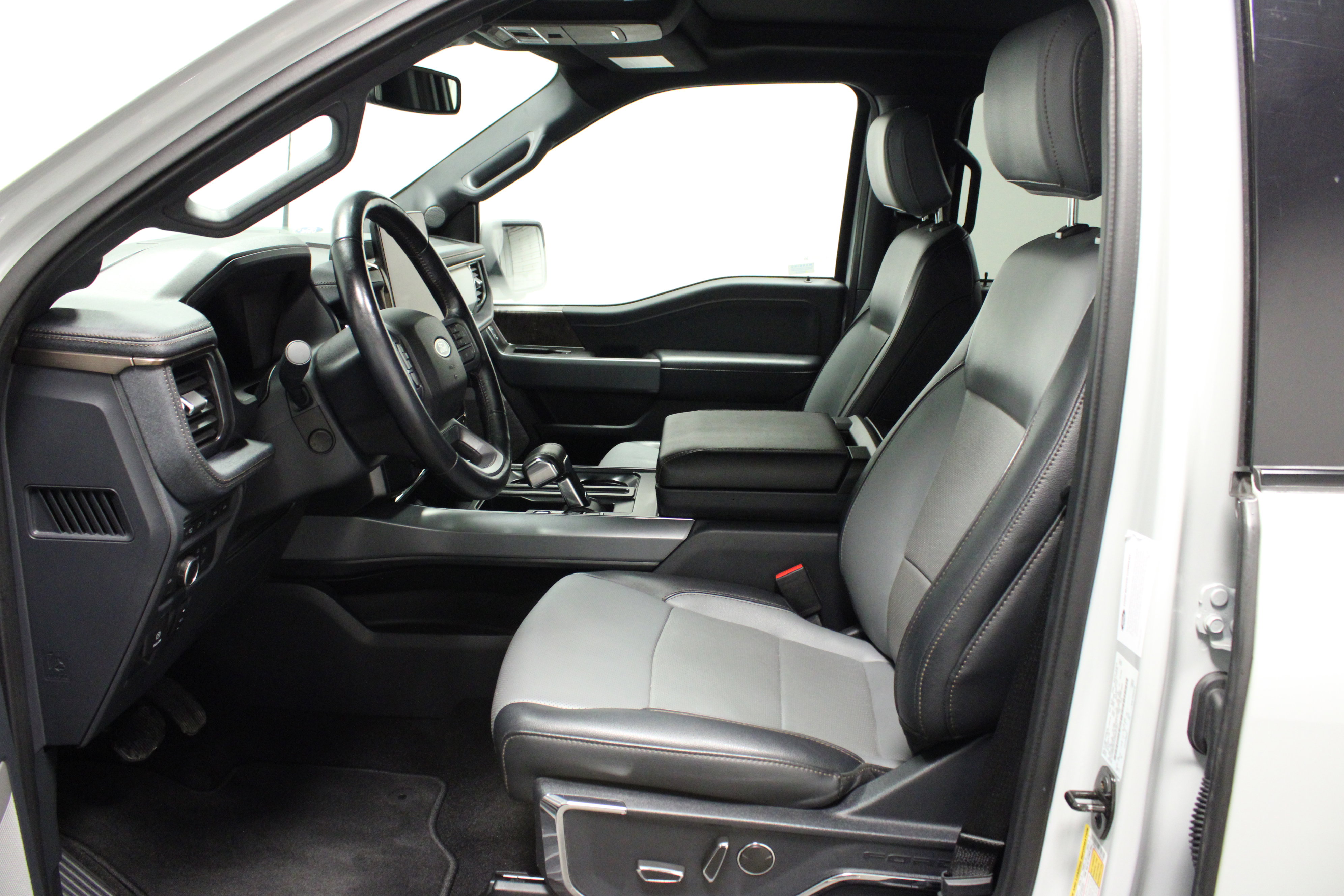 Used 2023 Ford F150 Lightning Lariat w/ Equipment Group 511A High image 20