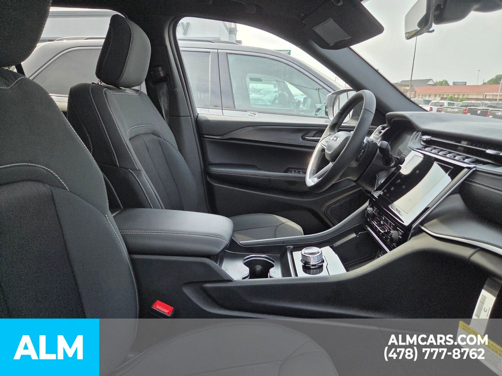 Used 2025 Jeep Grand Cherokee Laredo X w/ Luxury Tech Group I image 18