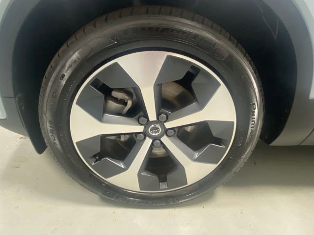 Used 2025 Volvo XC40 B5 Plus AWD/4WD image 5