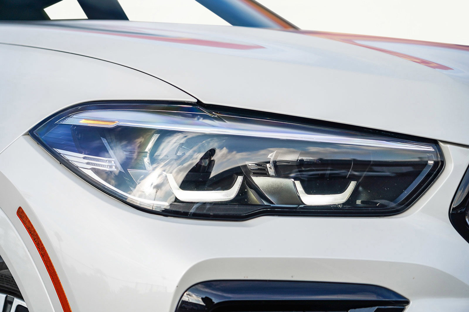 Used 2023 BMW X6 xDrive40i w/ M Sport Package image 2