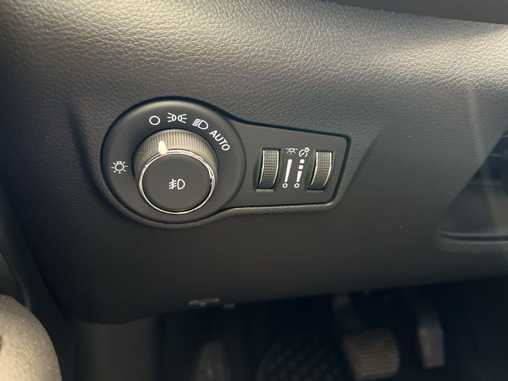 Used 2025 Jeep Compass Trailhawk AWD/4WD image 35