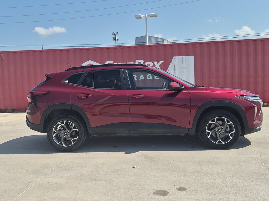 Used 2025 Chevrolet Trax LT FWD image 7