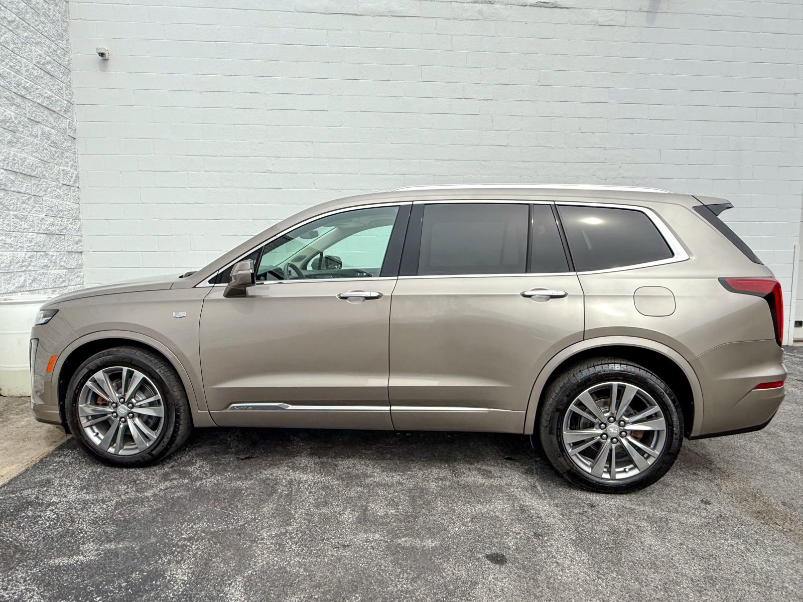 Certified 2022 Cadillac XT6 Premium Luxury image 10