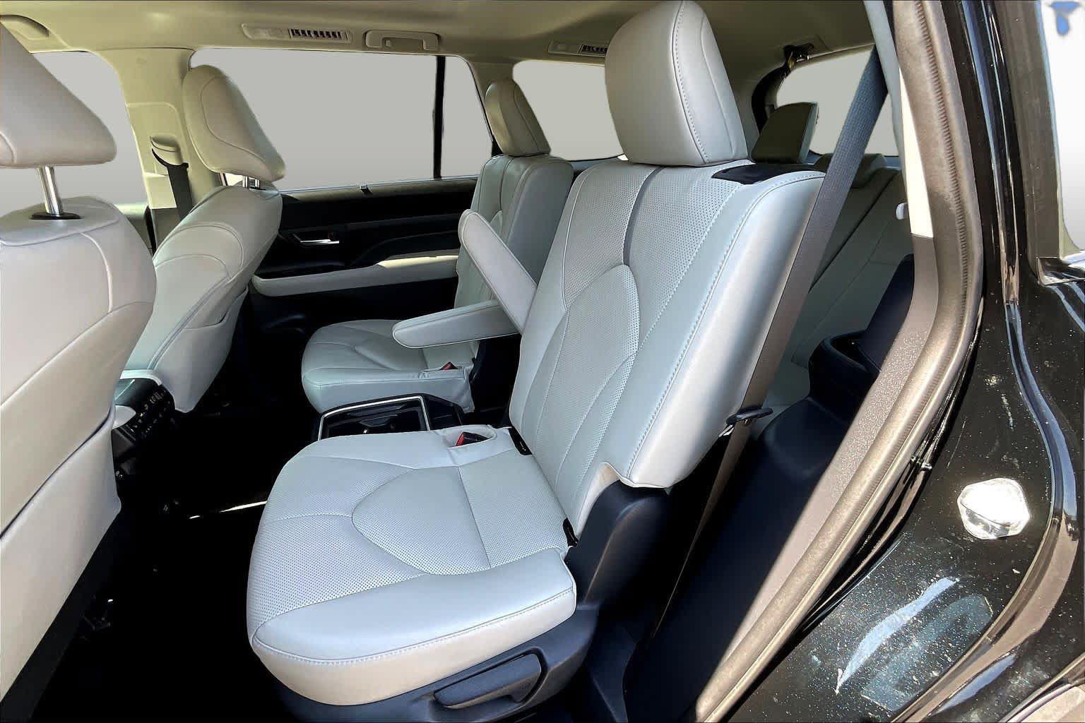 Used 2025 Toyota Grand Highlander AWD image 20
