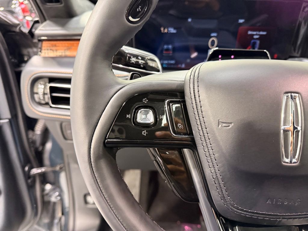 Used 2025 Lincoln Aviator Black Label AWD/4WD image 13