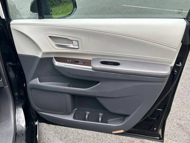 Used 2024 Toyota Sienna XLE w/ XLE Plus Package AWD/4WD image 31