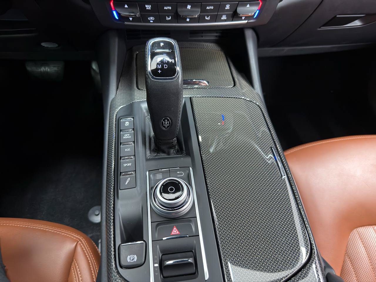 Used 2020 Maserati Levante AWD/4WD image 22