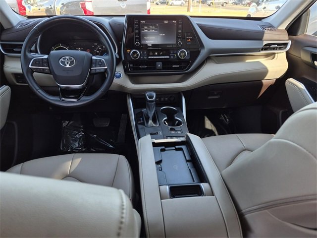 Used 2020 Toyota Highlander XLE image 29