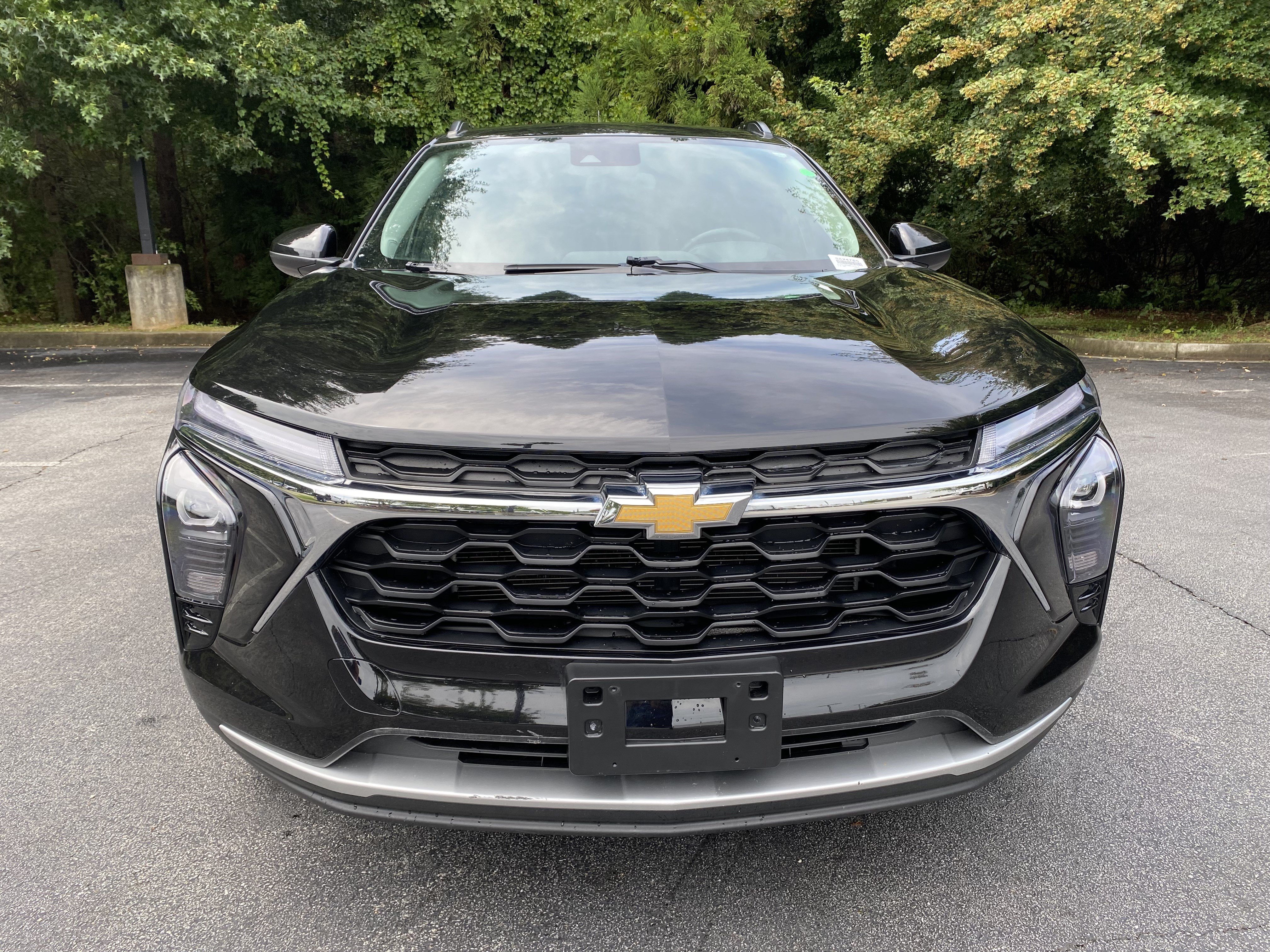 Used 2024 Chevrolet Trax LT w/ LT Convenience Package FWD image 3