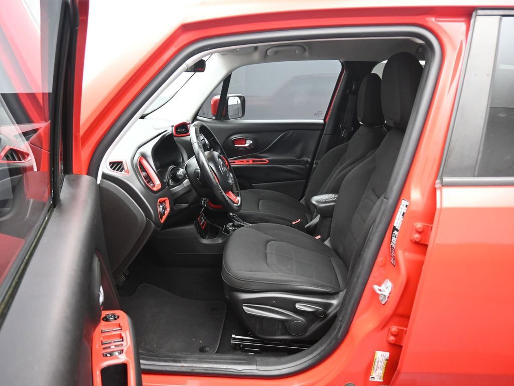 Used 2017 Jeep Renegade Altitude FWD image 11