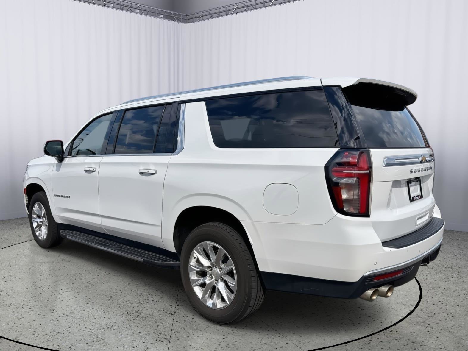 Used 2023 Chevrolet Suburban Premier image 10