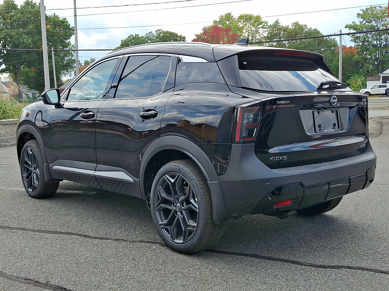 New 2027 Nissan Kicks SR AWD/4WD image 3