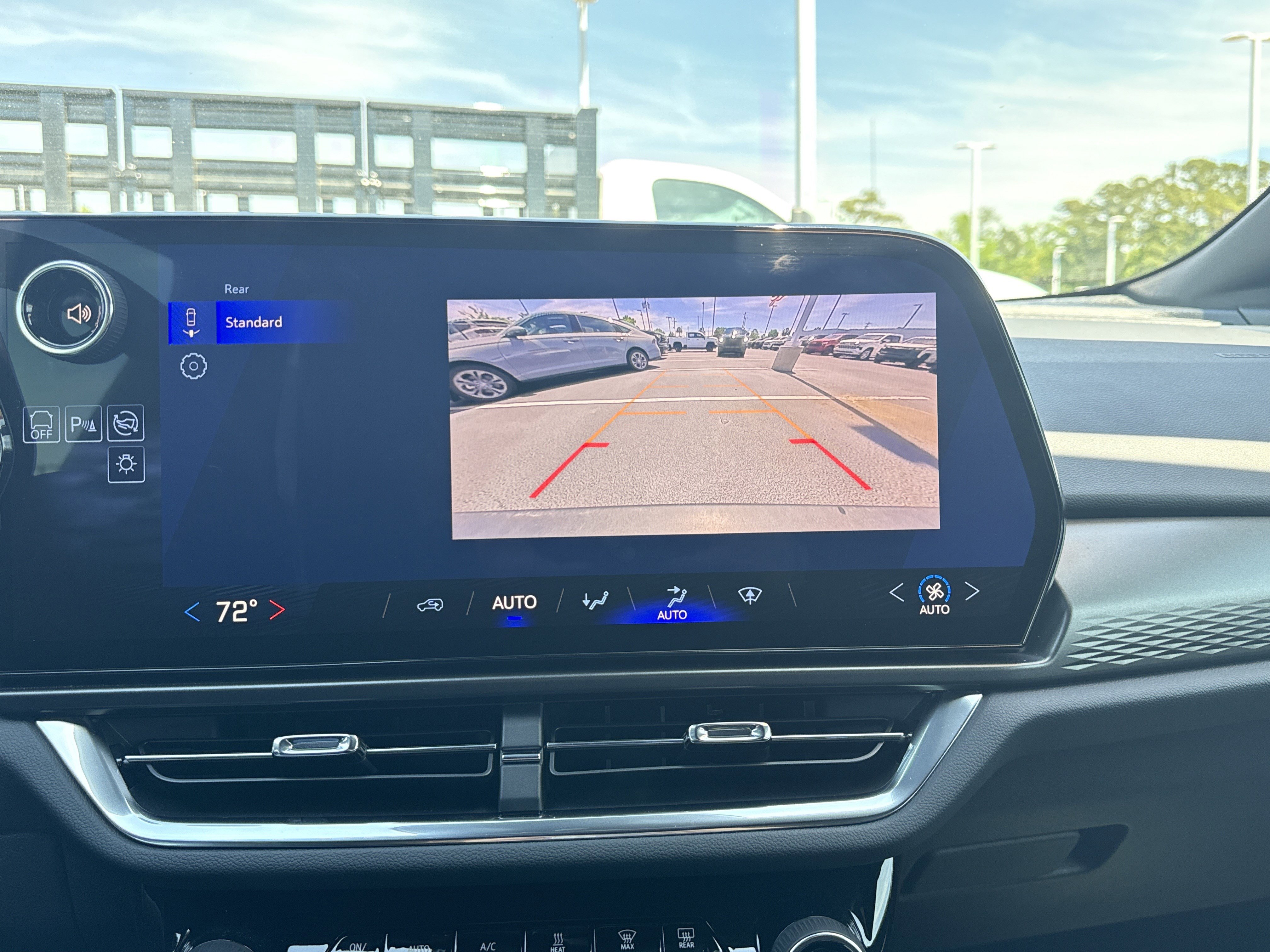 Used 2025 Chevrolet Equinox EV LT image 25