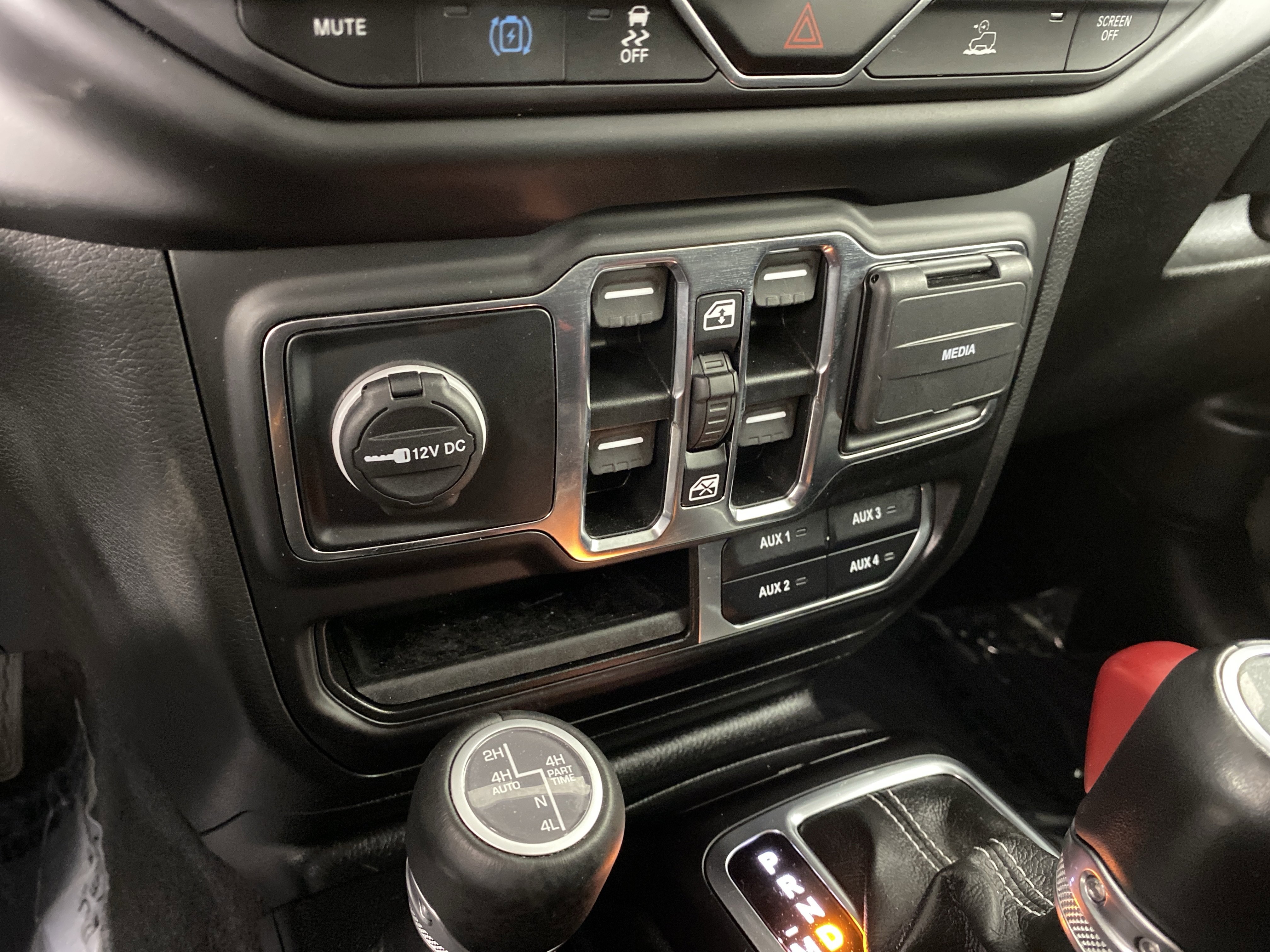 Used 2022 Jeep Wrangler Unlimited Sahara w/ Cold Weather Group image 31