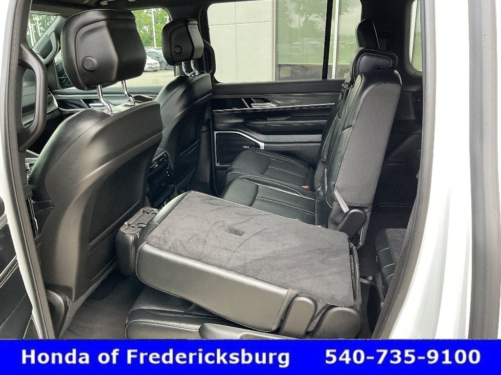 Used 2024 Jeep Wagoneer Series II w/ Flexible Seating Group AWD/4WD image 25