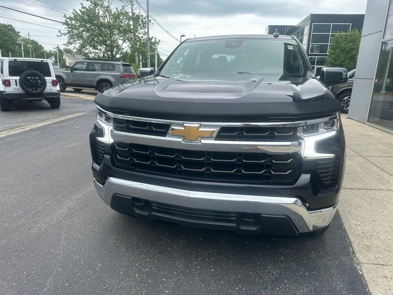 Used 2024 Chevrolet Silverado 1500 LT w/ Z71 Off-Road Package AWD/4WD image 7