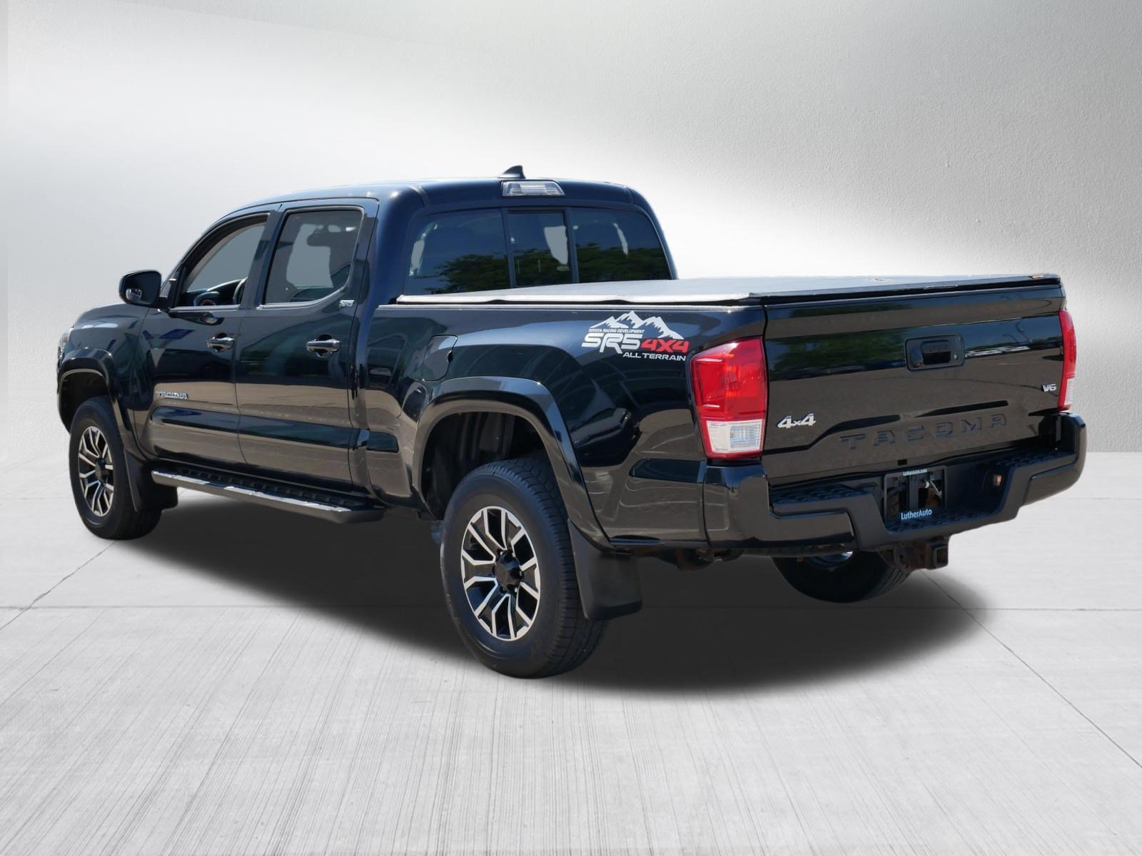 Used 2016 Toyota Tacoma SR5 AWD/4WD image 5