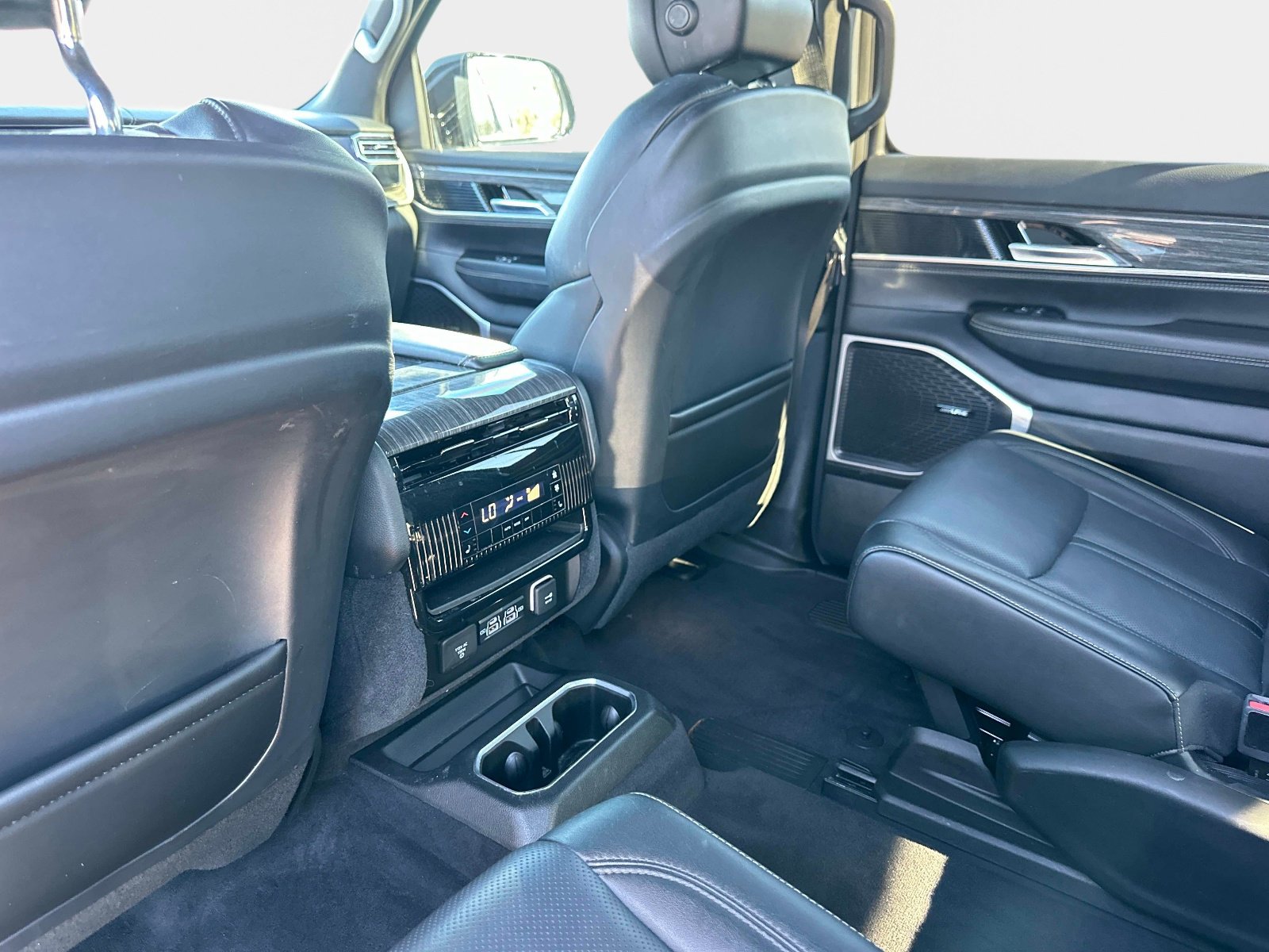 Used 2022 Jeep Wagoneer Series III w/ Flexible Seating Group image 16