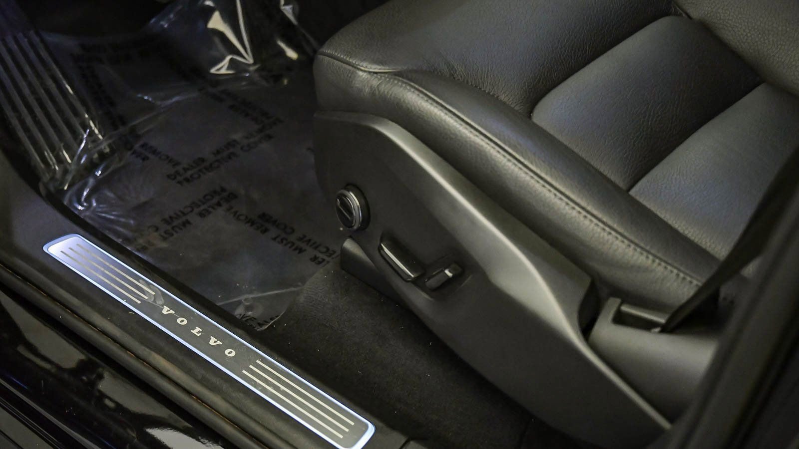 Used 2025 Volvo XC90 B6 Plus image 25