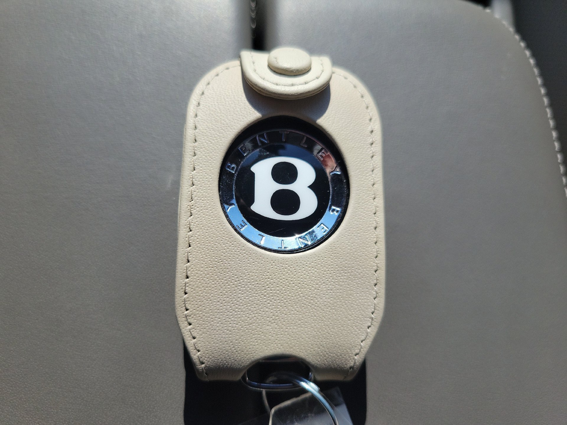 Certified 2023 Bentley Bentayga Plug-In Hybrid AWD/4WD image 47