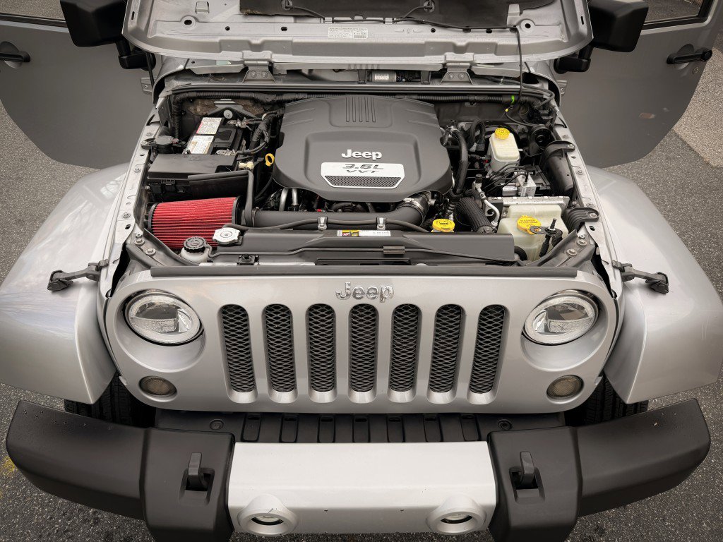 Used 2013 Jeep Wrangler Unlimited Sahara w/ Connectivity Group image 10